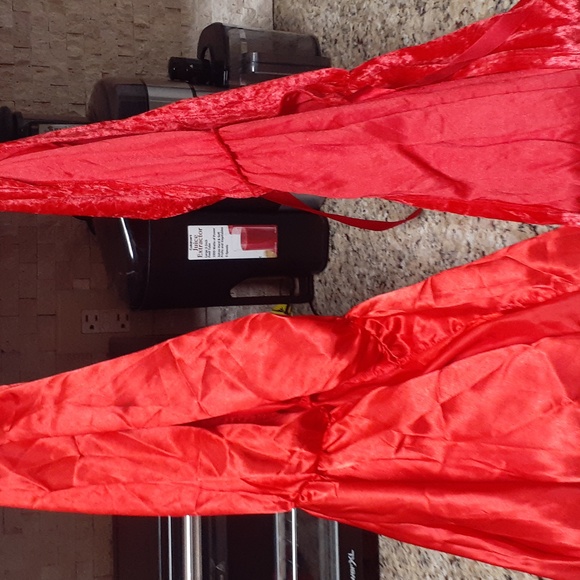 Womans little red riding hood costume - Picture 3 of 4